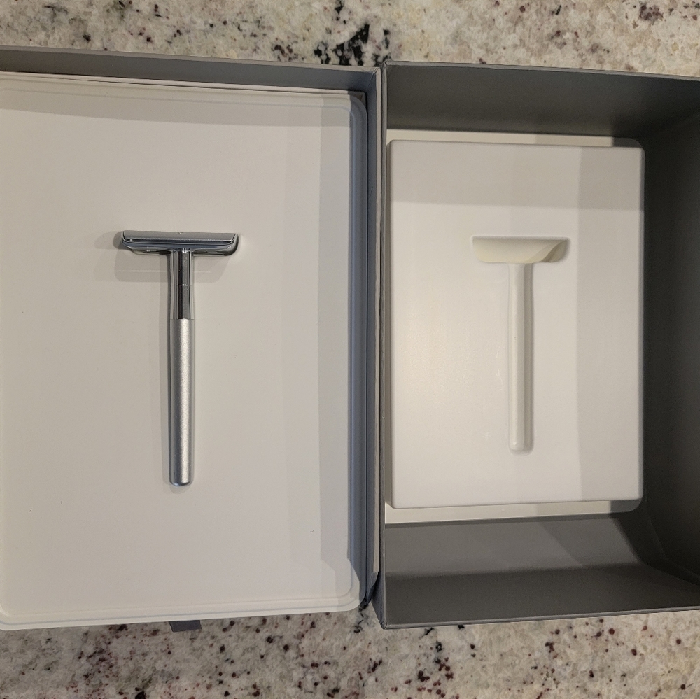 BRAND NEW Bevel Shaving Set for men $75